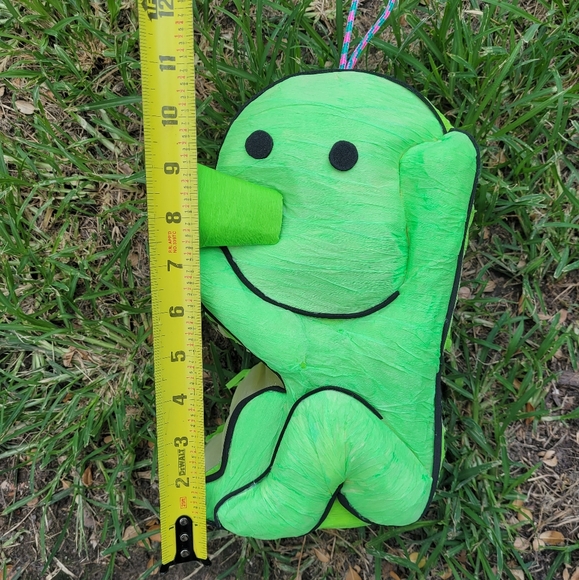 Smiski Mini Gift piñata GLOW in The Dark - Picture 4 of 7